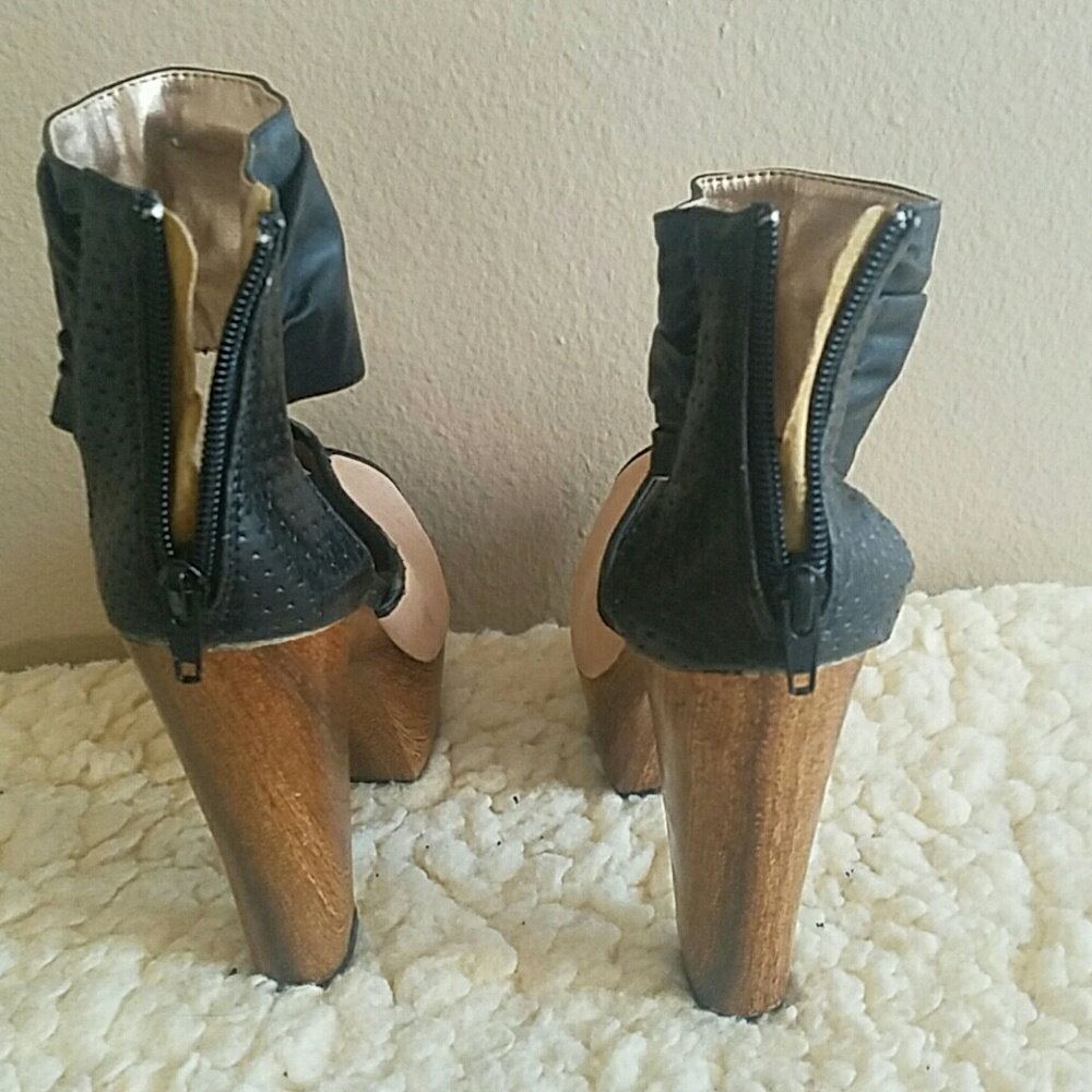 Shoes - Picture 6 of 7